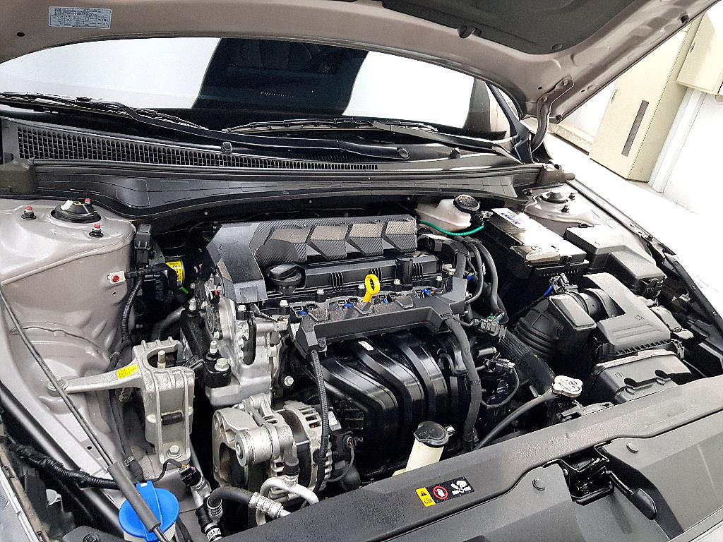 HYUNDAI Avante - Vista 6