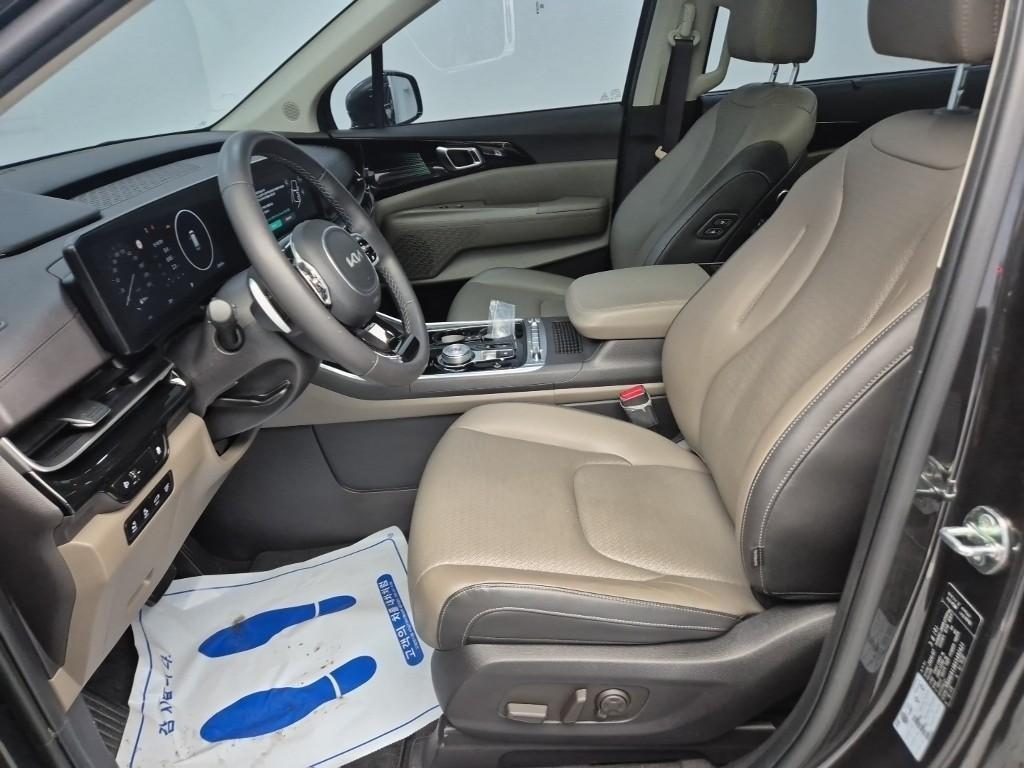 KIA Carnival - Vista 11