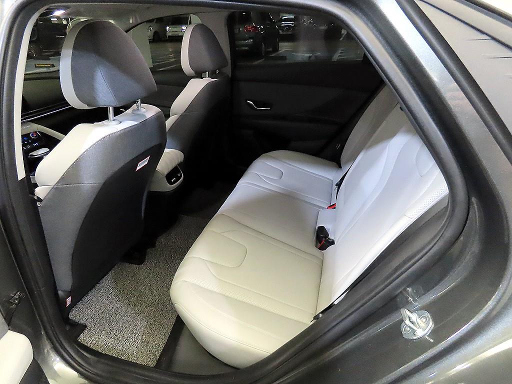 HYUNDAI Avante - Vista 7