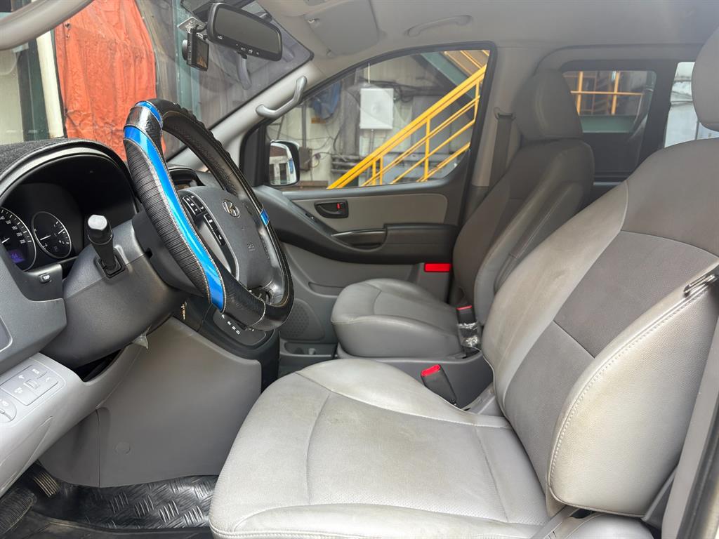HYUNDAI Starex - Vista 10