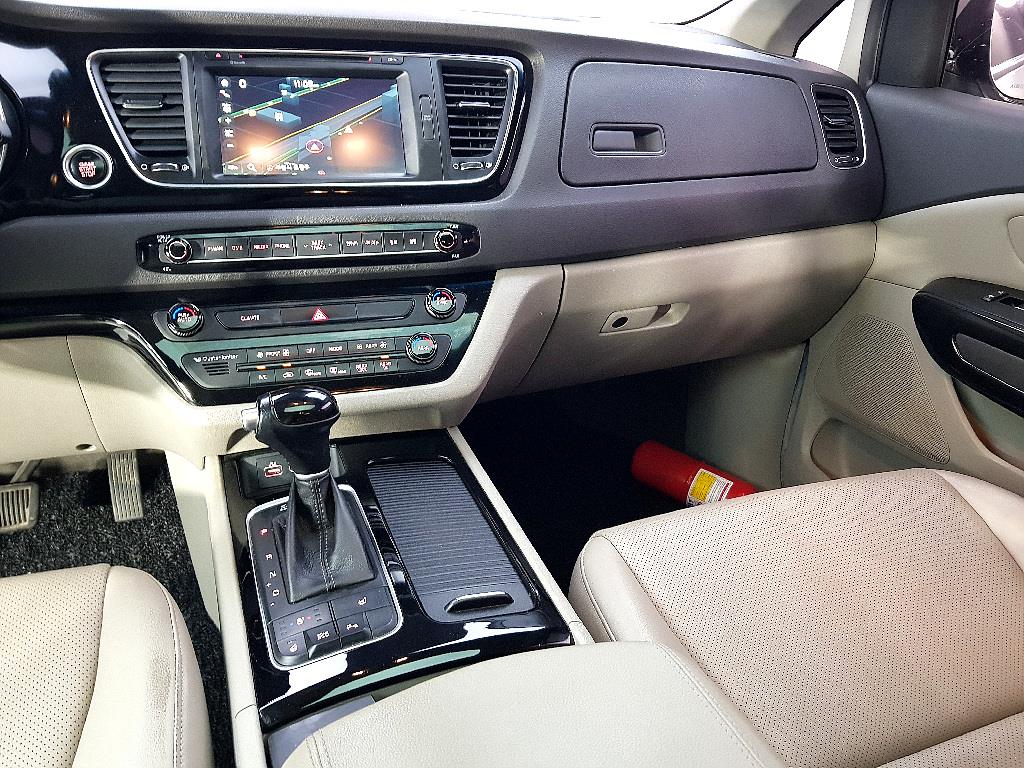 KIA Carnival - Vista 10