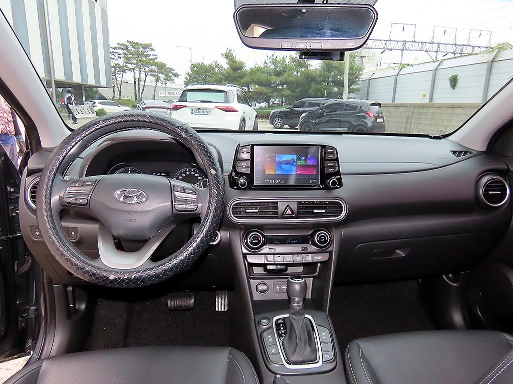 HYUNDAI Kona - Vista 7