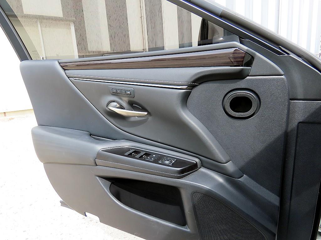 Lexus ES - Vista 11