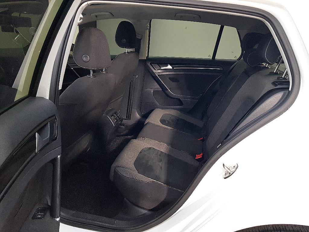 Volkswagen Golf - Vista 9