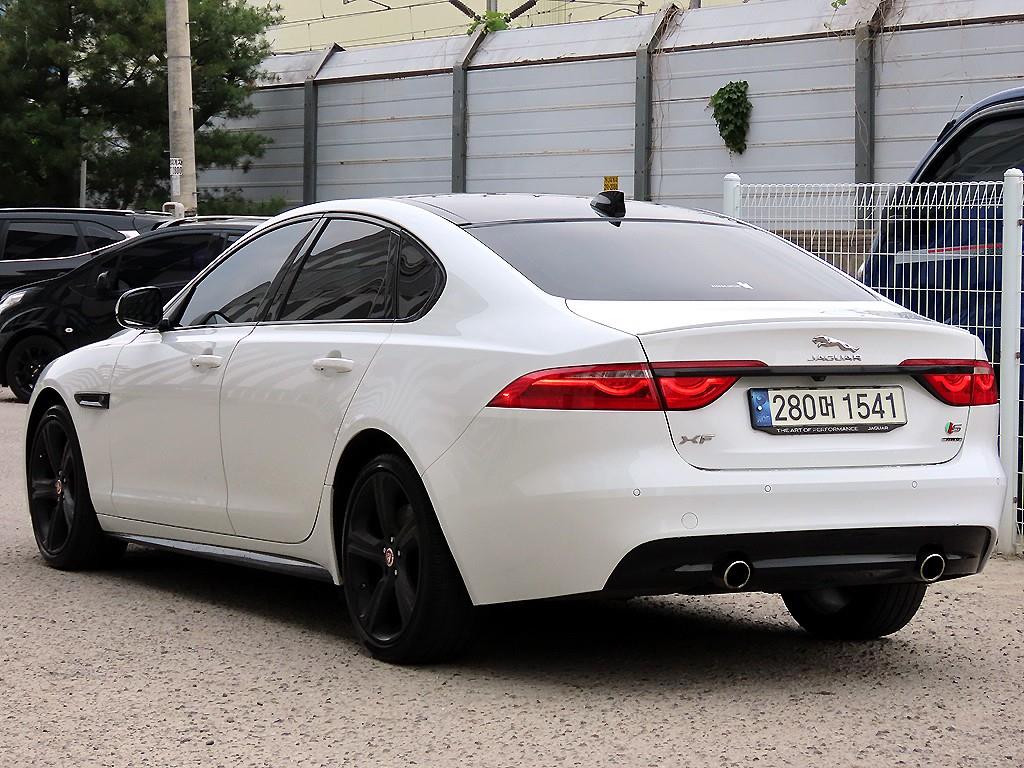 Jaguar XF - Vista 3