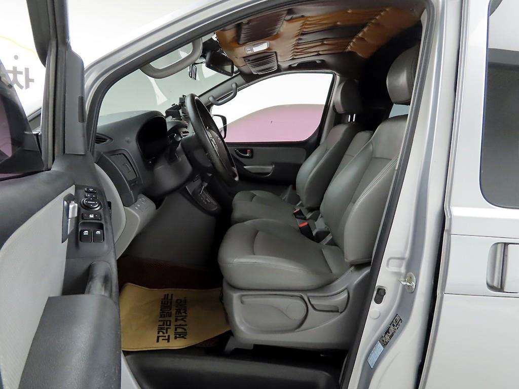 HYUNDAI Starex - Vista 6