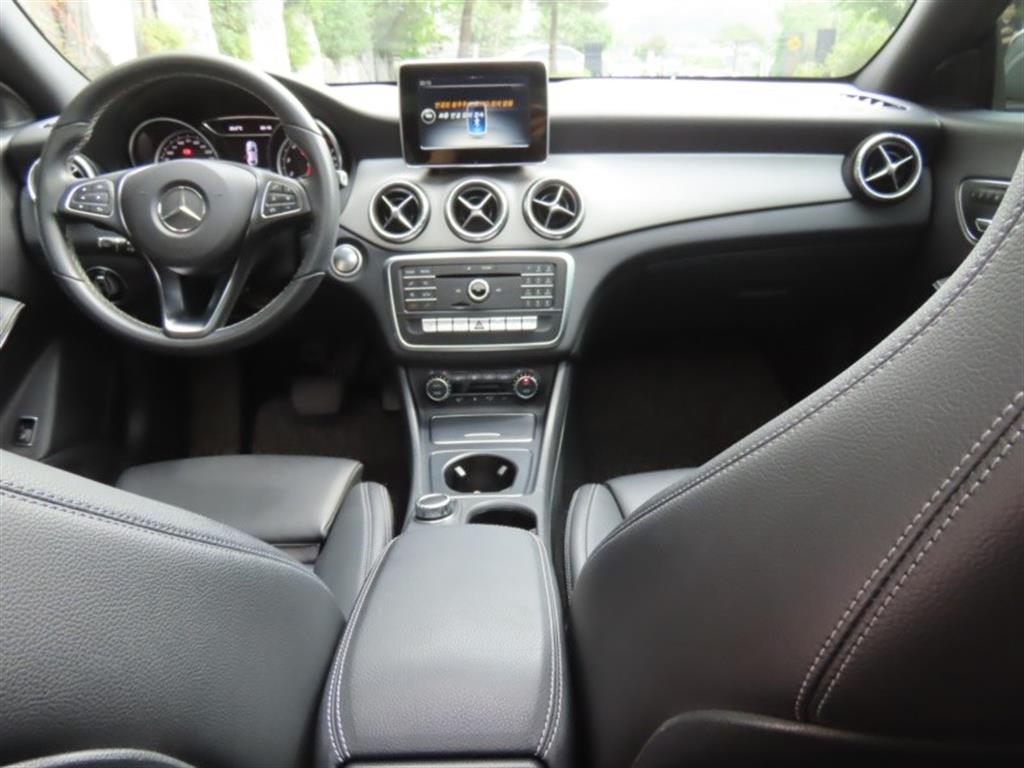 Mercedes Benz CLA Class - Vista 2