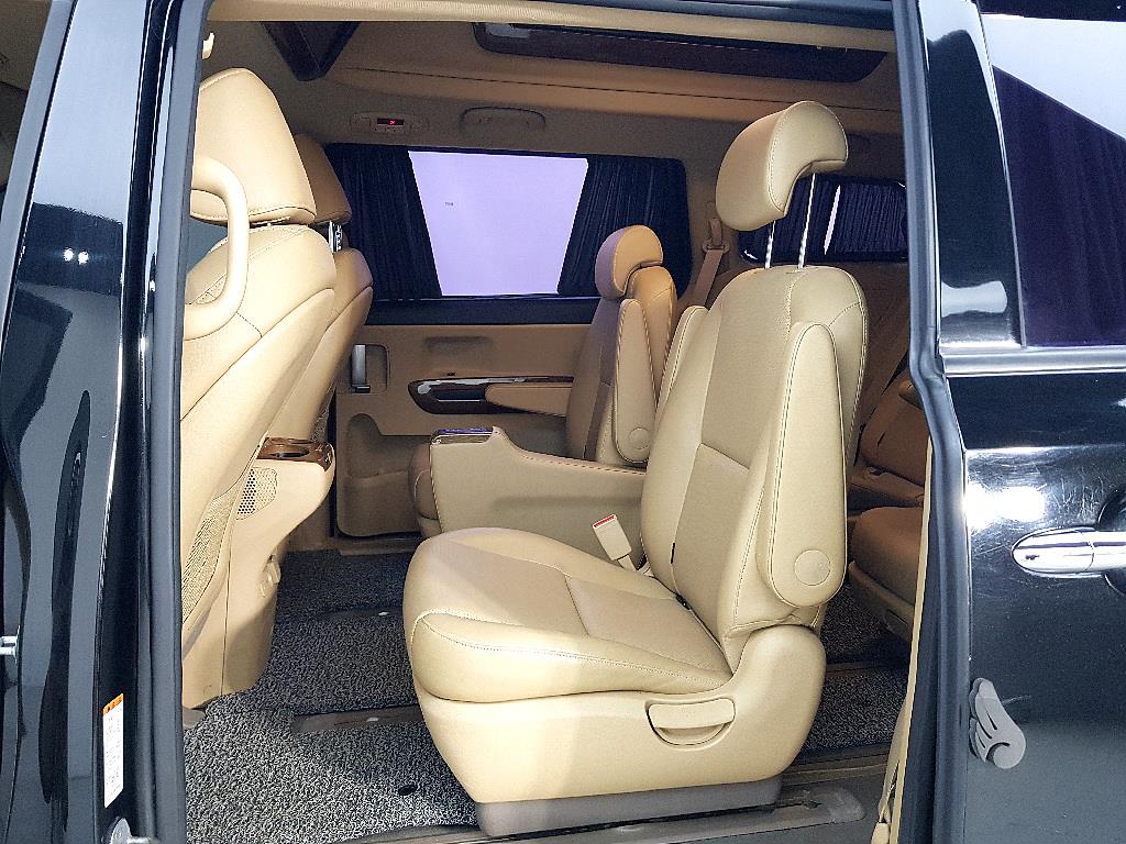 KIA Carnival - Vista 9