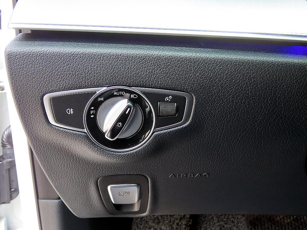Mercedes Benz E class - Vista 12