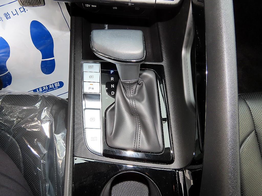 HYUNDAI Avante - Vista 10