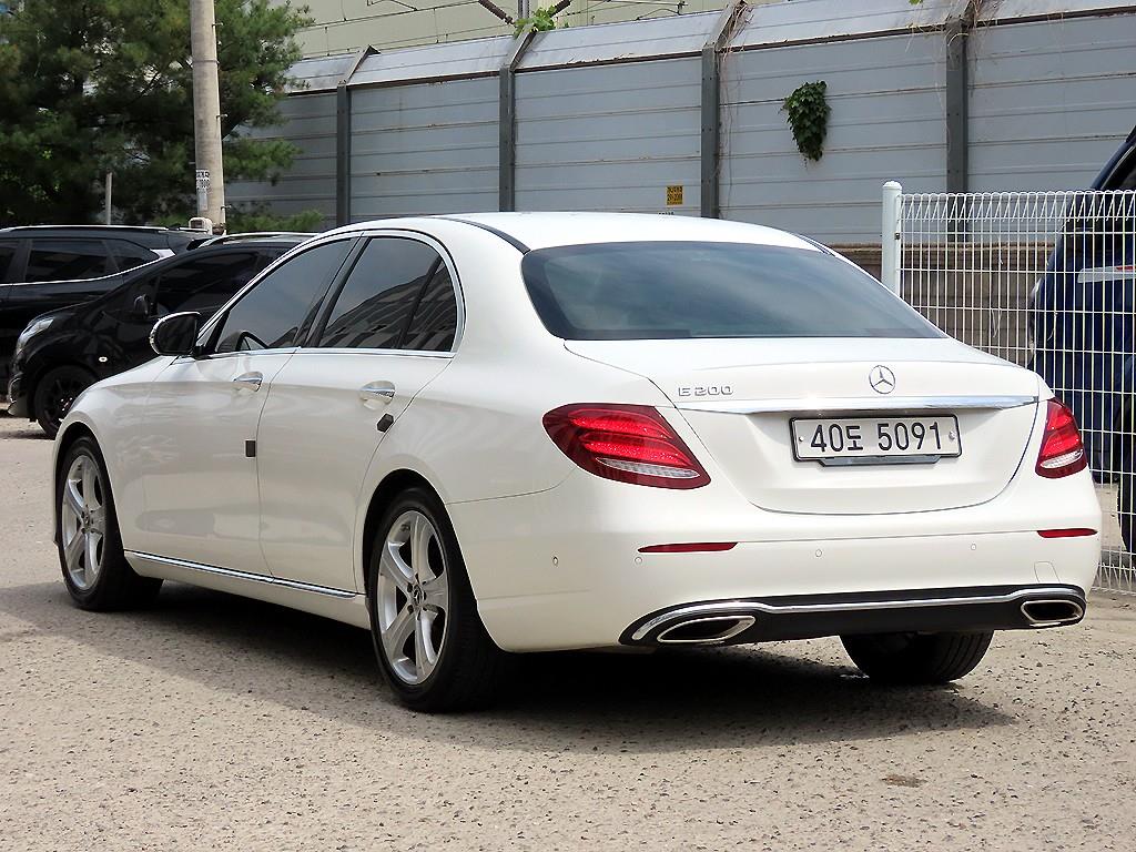 Mercedes Benz E class - Vista 3