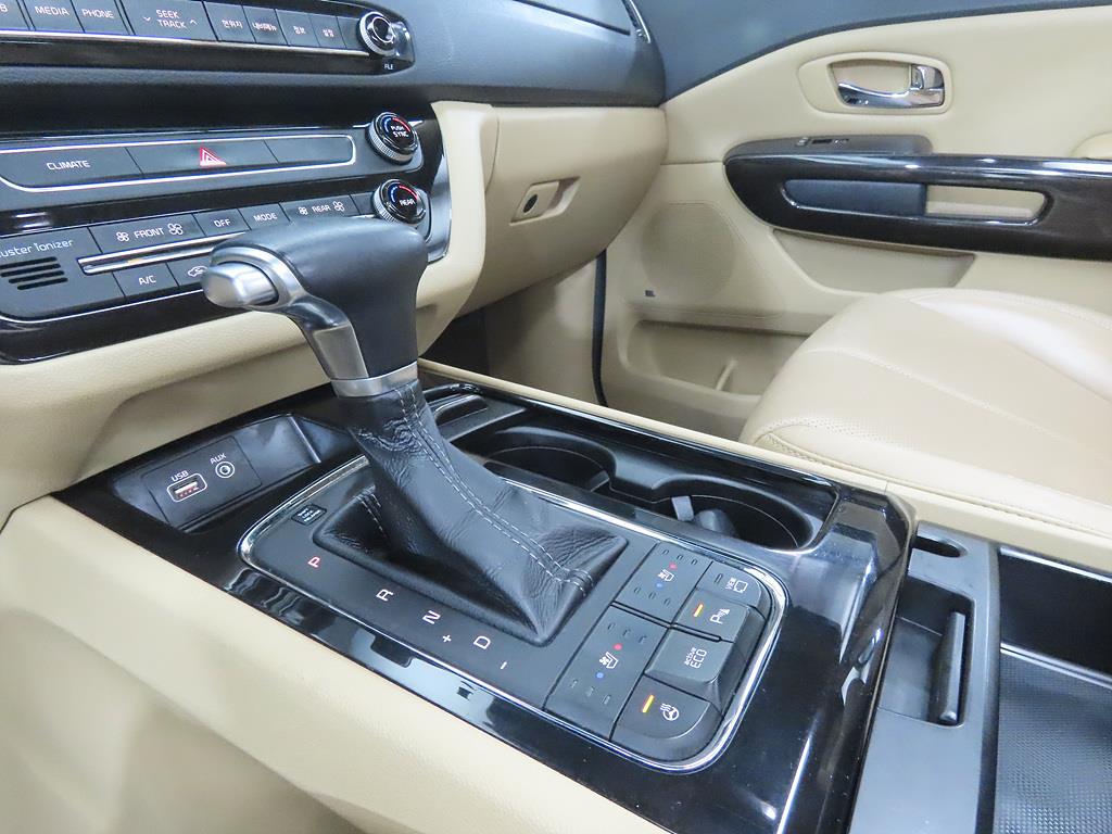 KIA Carnival - Vista 11