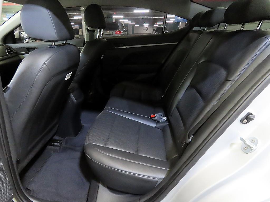 HYUNDAI Avante - Vista 7