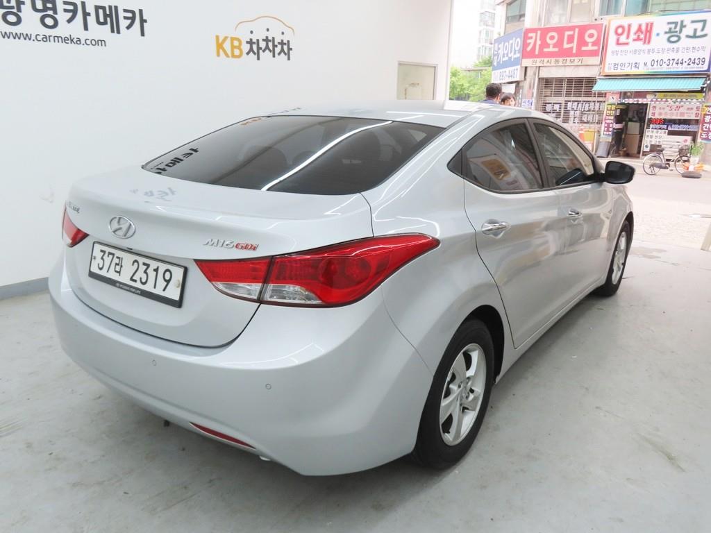 HYUNDAI Avante - Vista 3