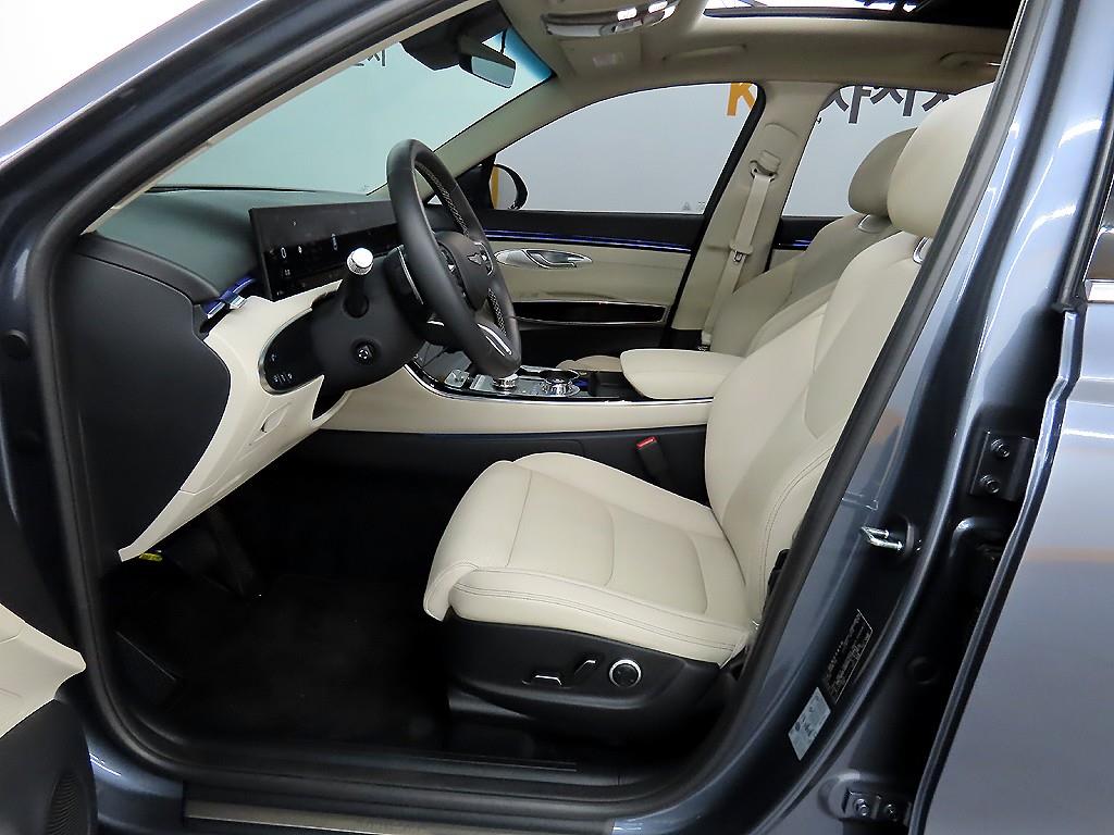Genesis GV70 - Vista 5