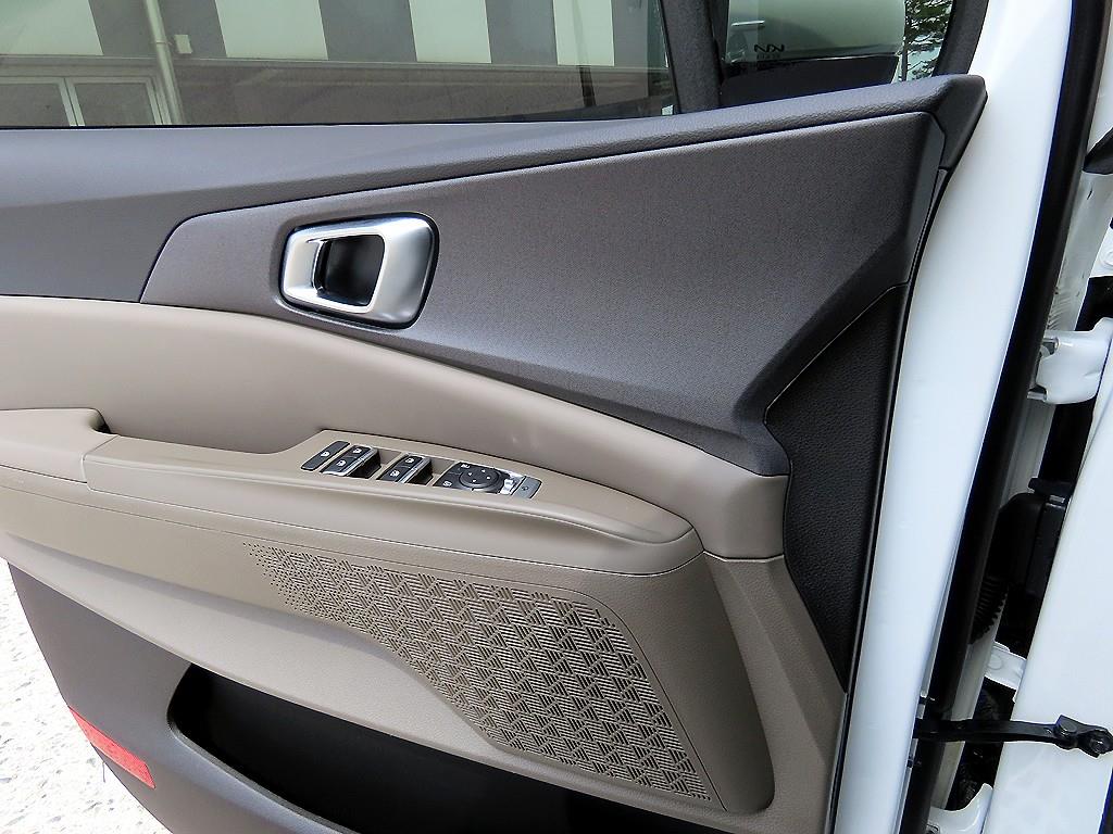 KIA Carnival - Vista 12