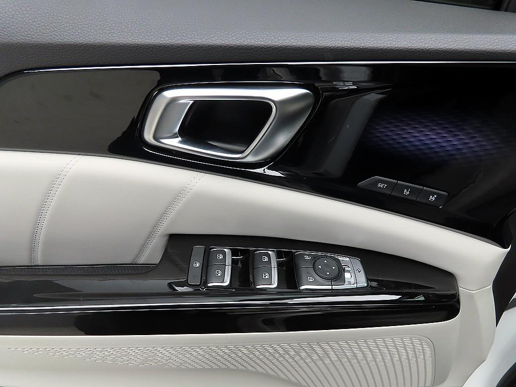 KIA Carnival - Vista 11
