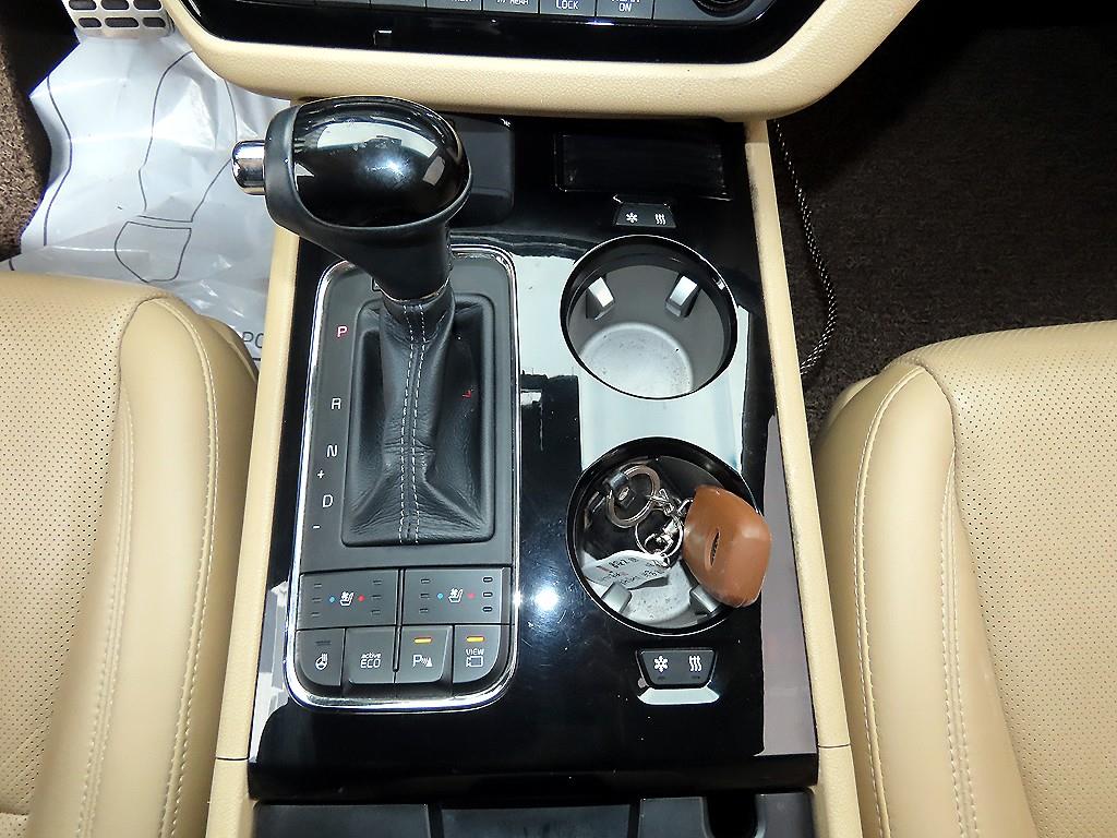 KIA Carnival - Vista 10