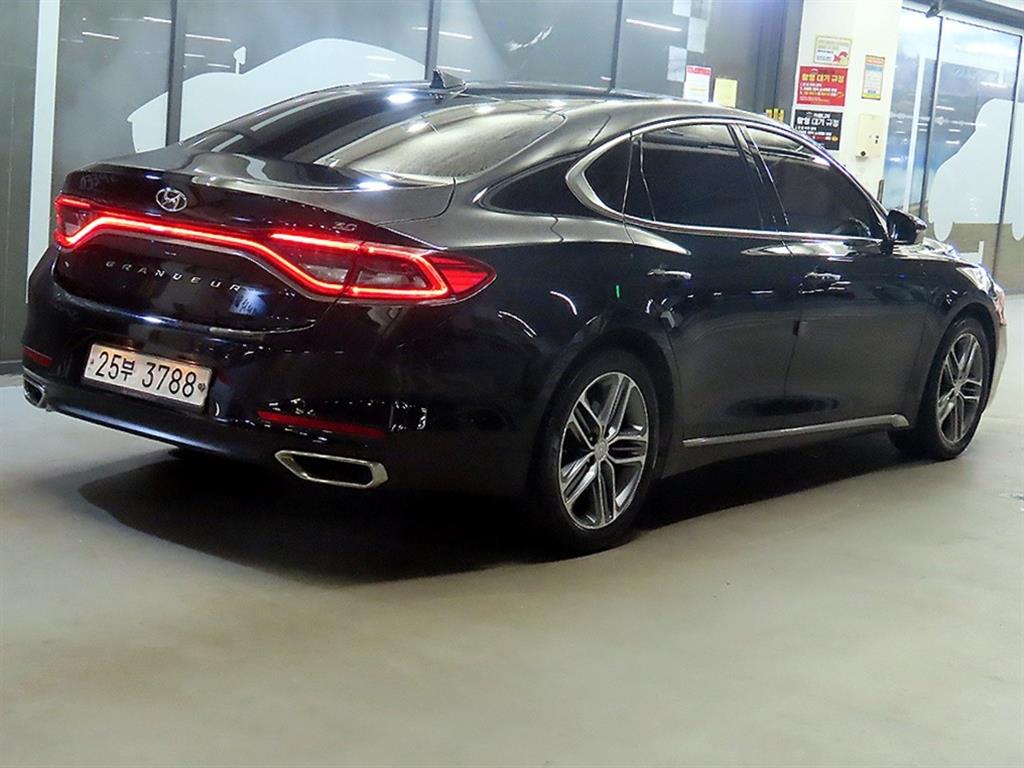 HYUNDAI Grandeur - Vista 4