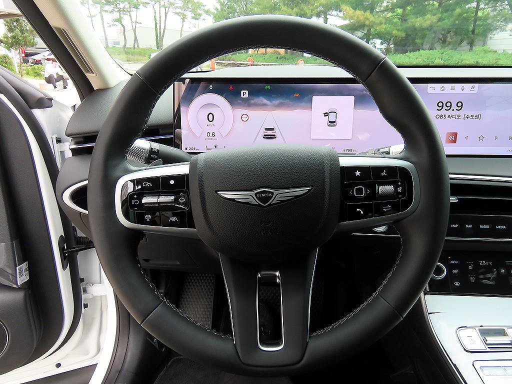 Genesis GV70 - Vista 8