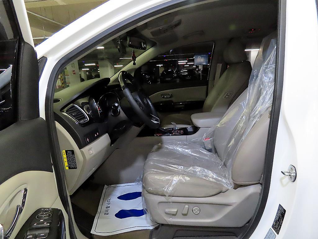 KIA Carnival - Vista 6