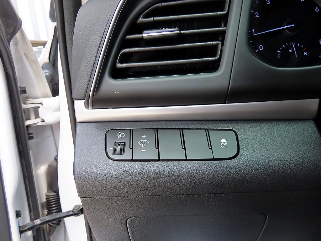 HYUNDAI Avante - Vista 12