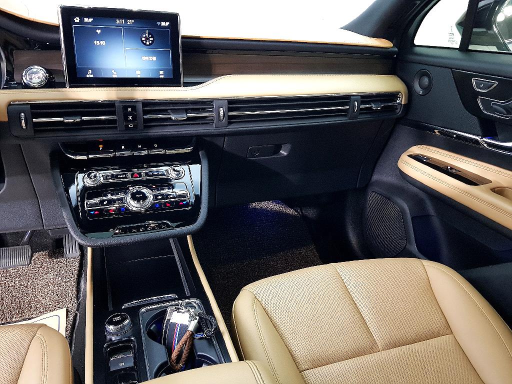 Lincoln Corsair - Vista 10