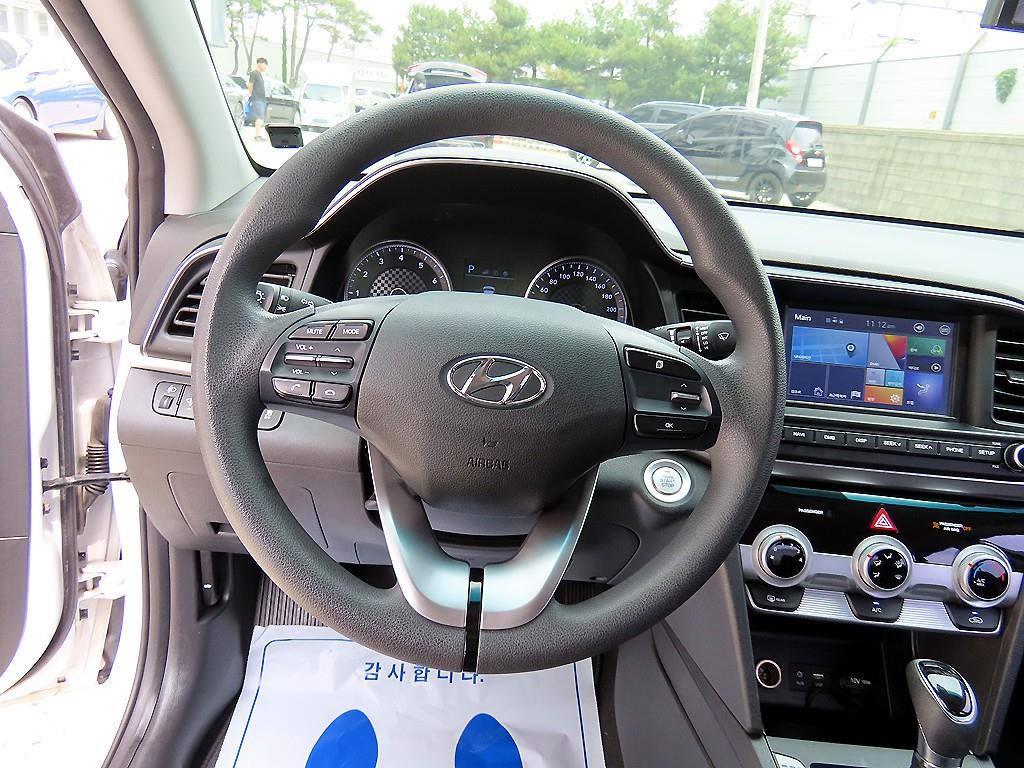 HYUNDAI Avante - Vista 8