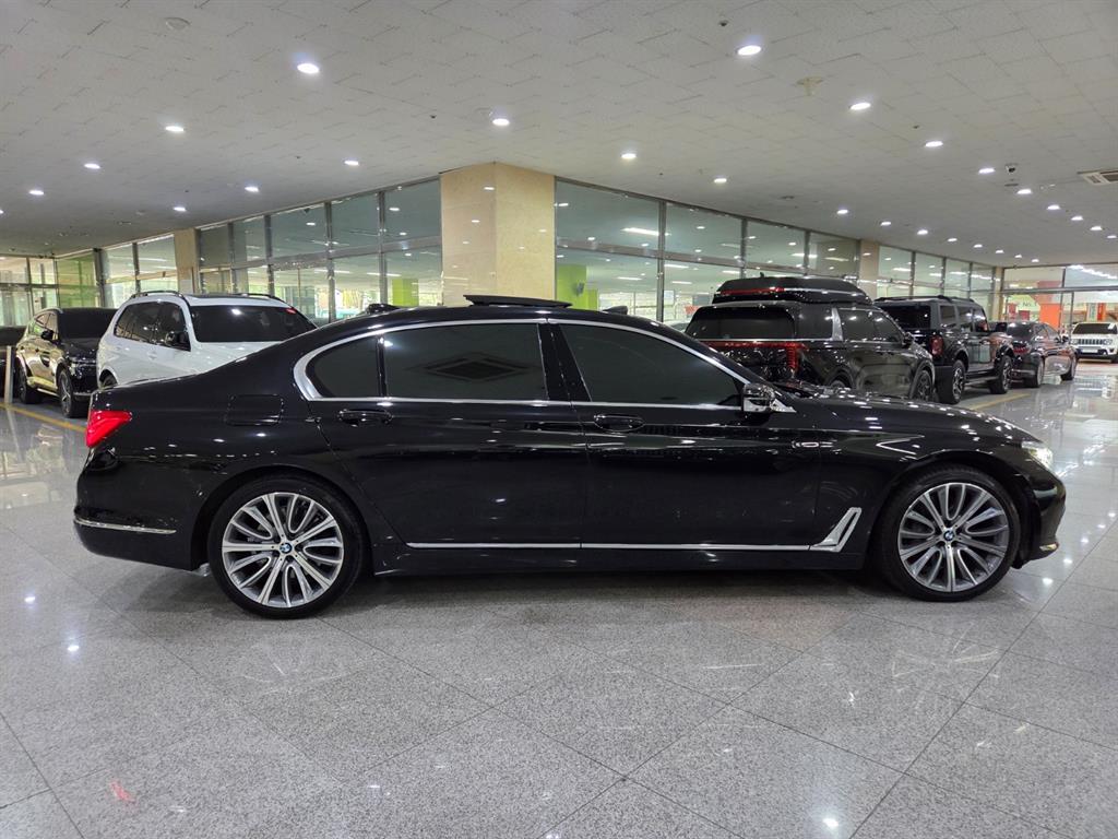 BMW 7 Series - Vista 5