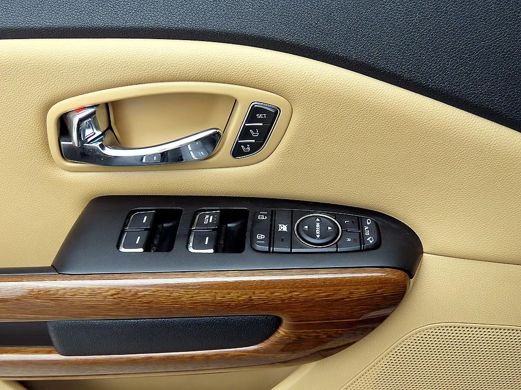KIA Carnival - Vista 11