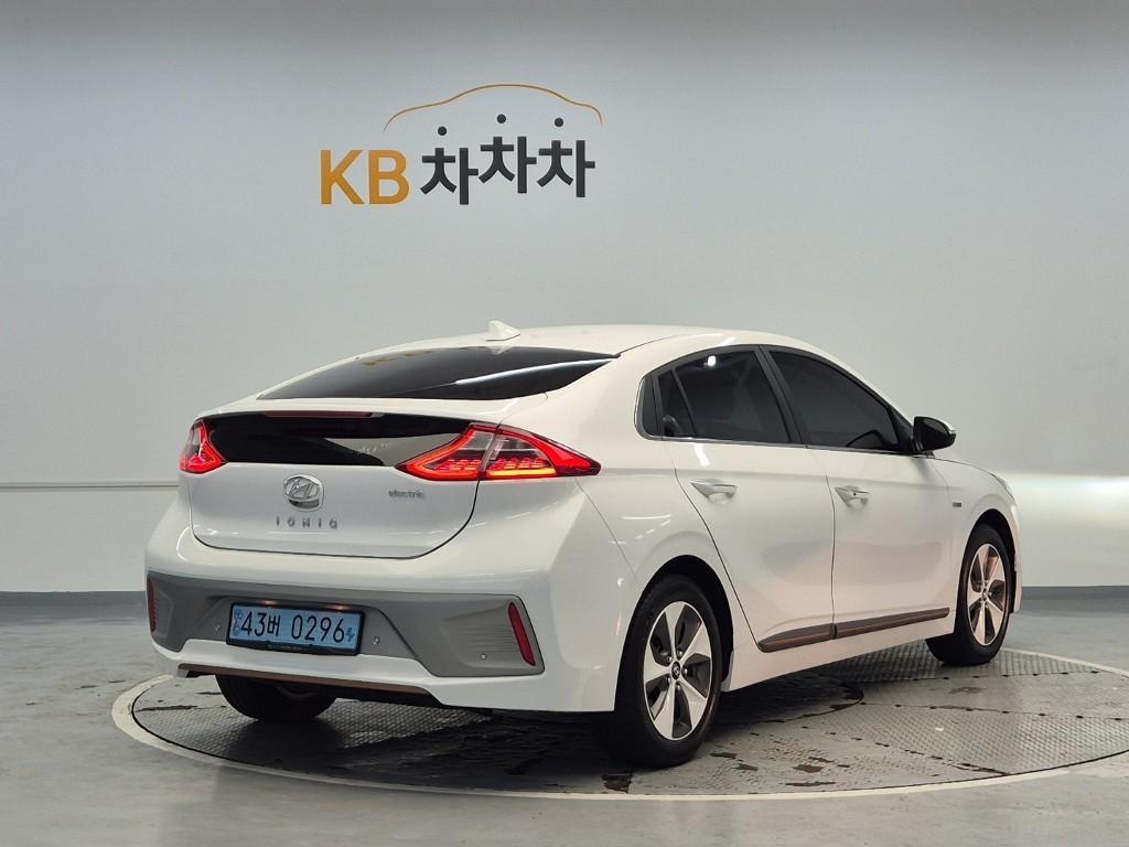 HYUNDAI Ioniq - Vista 3