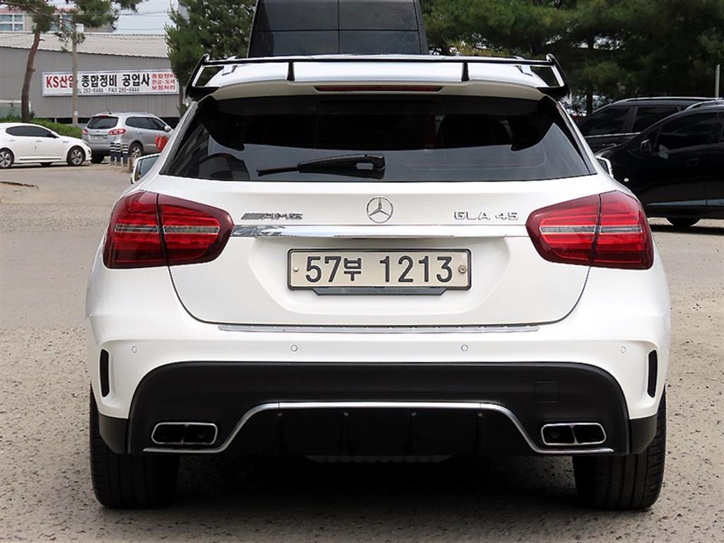 Mercedes Benz GLA Class - Vista 4