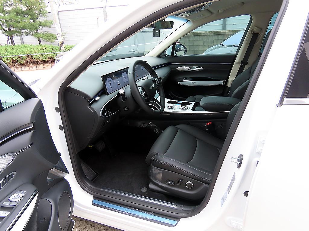 Genesis GV70 - Vista 5