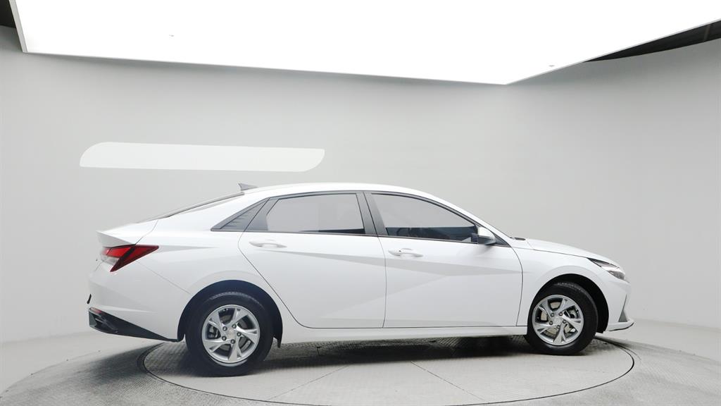 HYUNDAI Avante - Vista 7