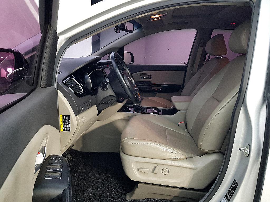 KIA Carnival - Vista 8