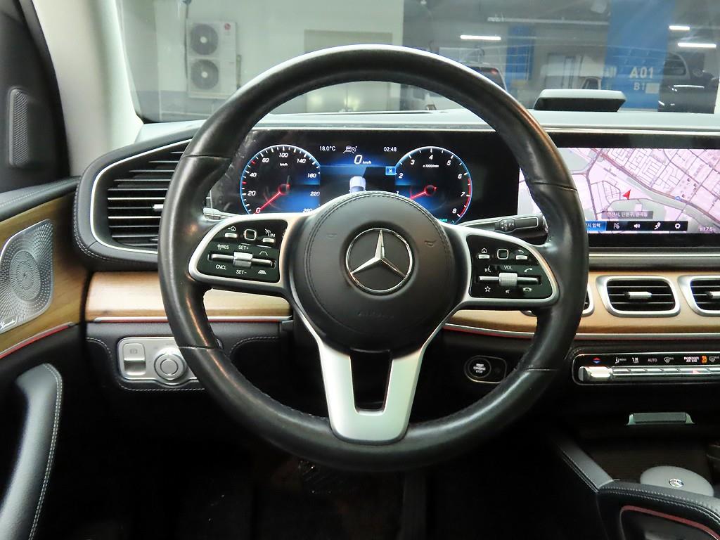 Mercedes Benz GLE Class - Vista 8