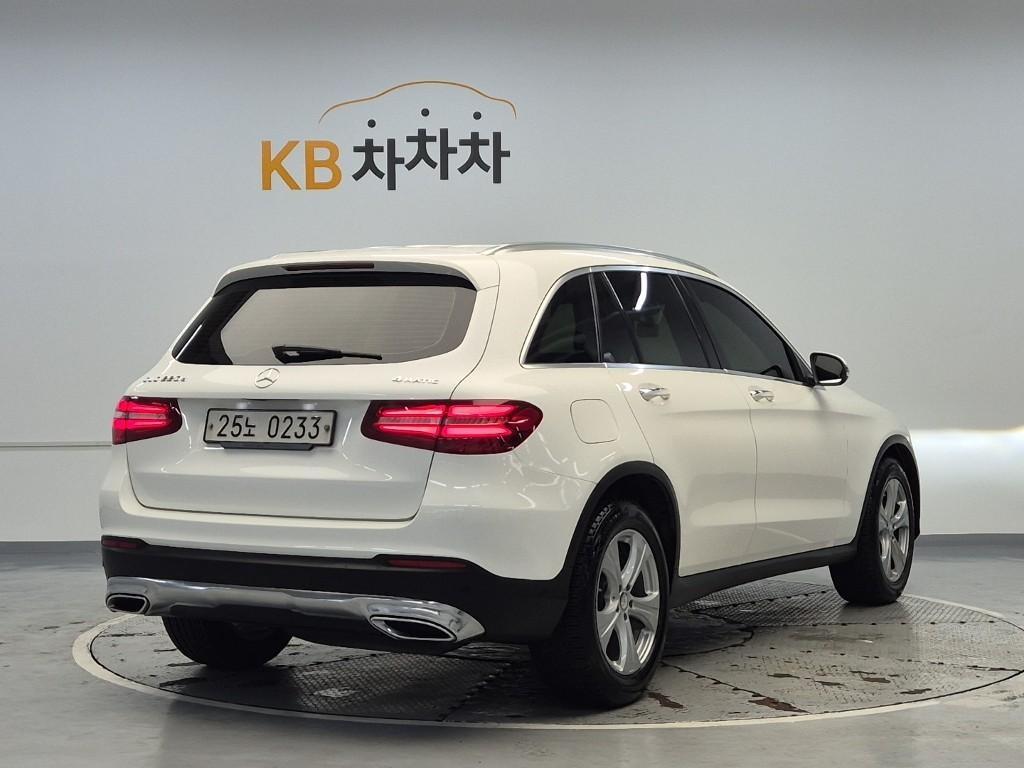 Mercedes Benz GLC Class - Vista 4