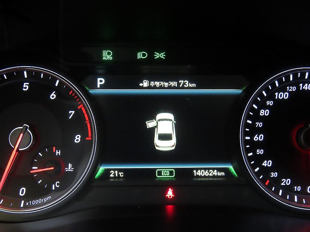 Genesis G70 - Vista 9