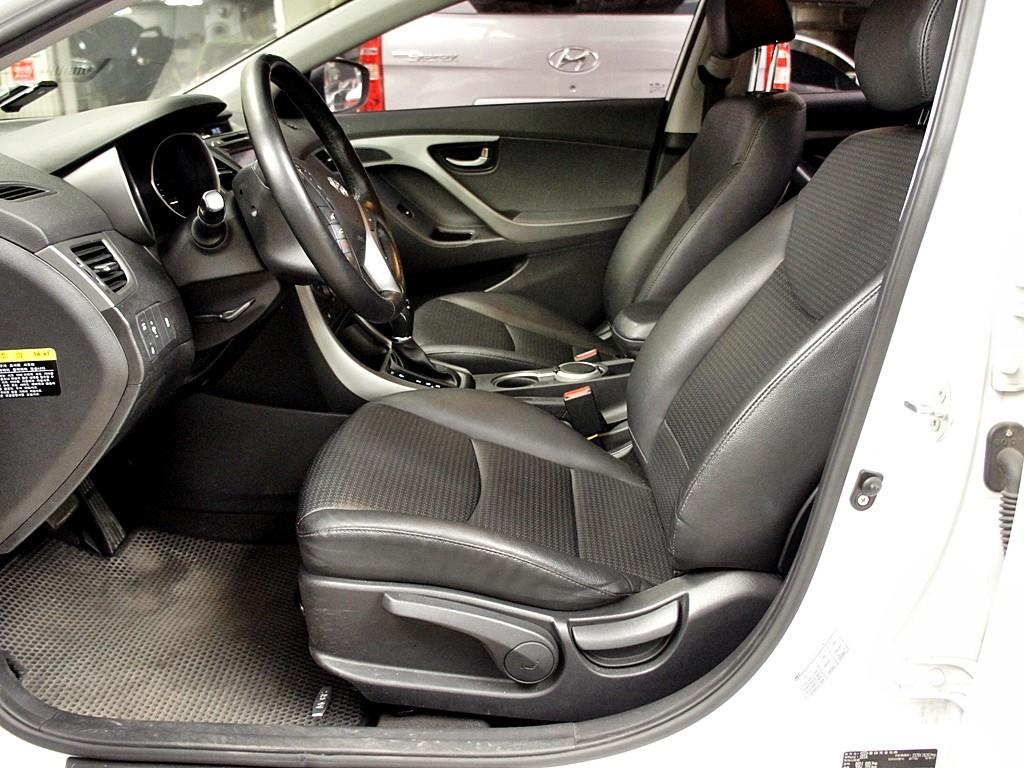 HYUNDAI Avante - Vista 8