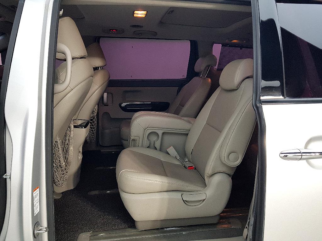KIA Carnival - Vista 9