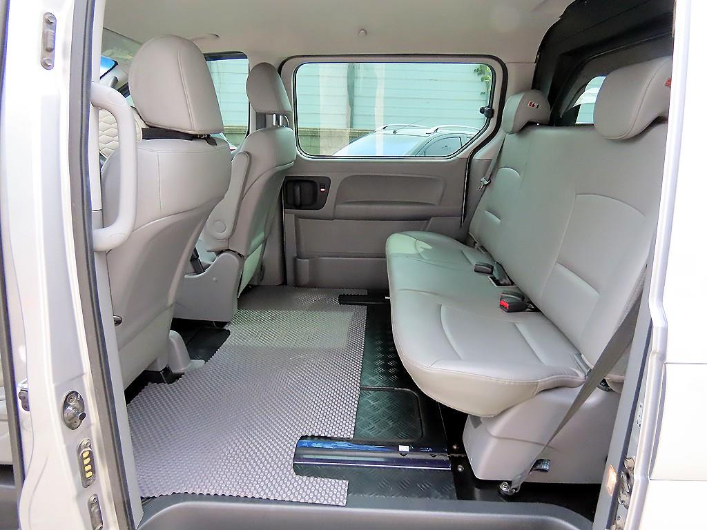 HYUNDAI Starex - Vista 6