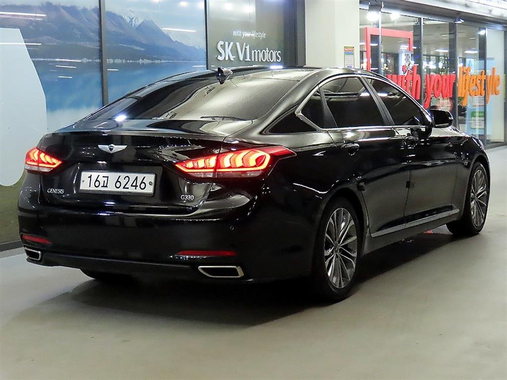 HYUNDAI Genesis - Vista 4