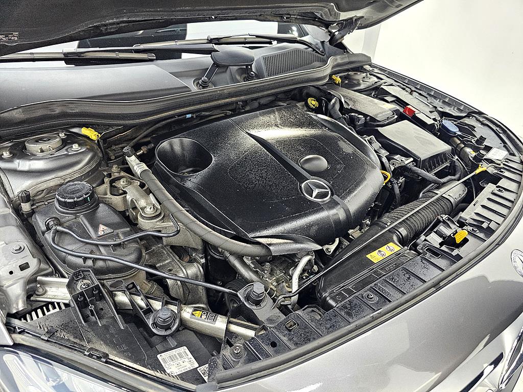 Mercedes Benz GLA Class - Vista 6