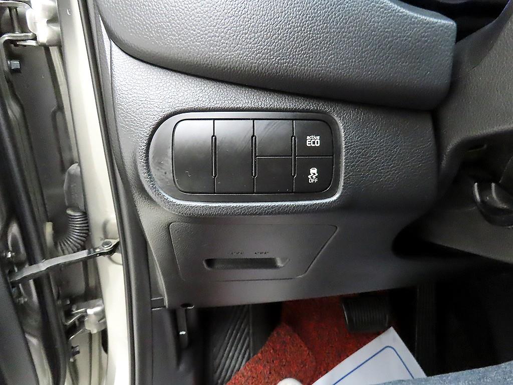 KIA Carens - Vista 12