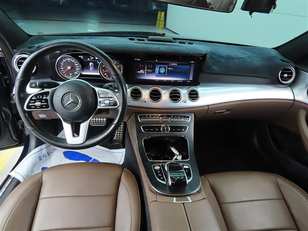 Mercedes Benz E class - Vista 7