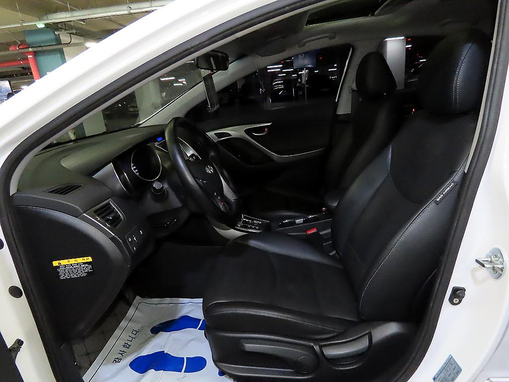 HYUNDAI Avante - Vista 6