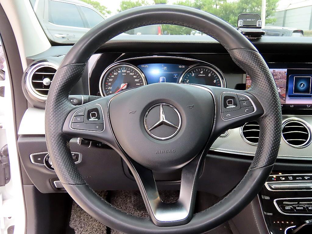 Mercedes Benz E class - Vista 8