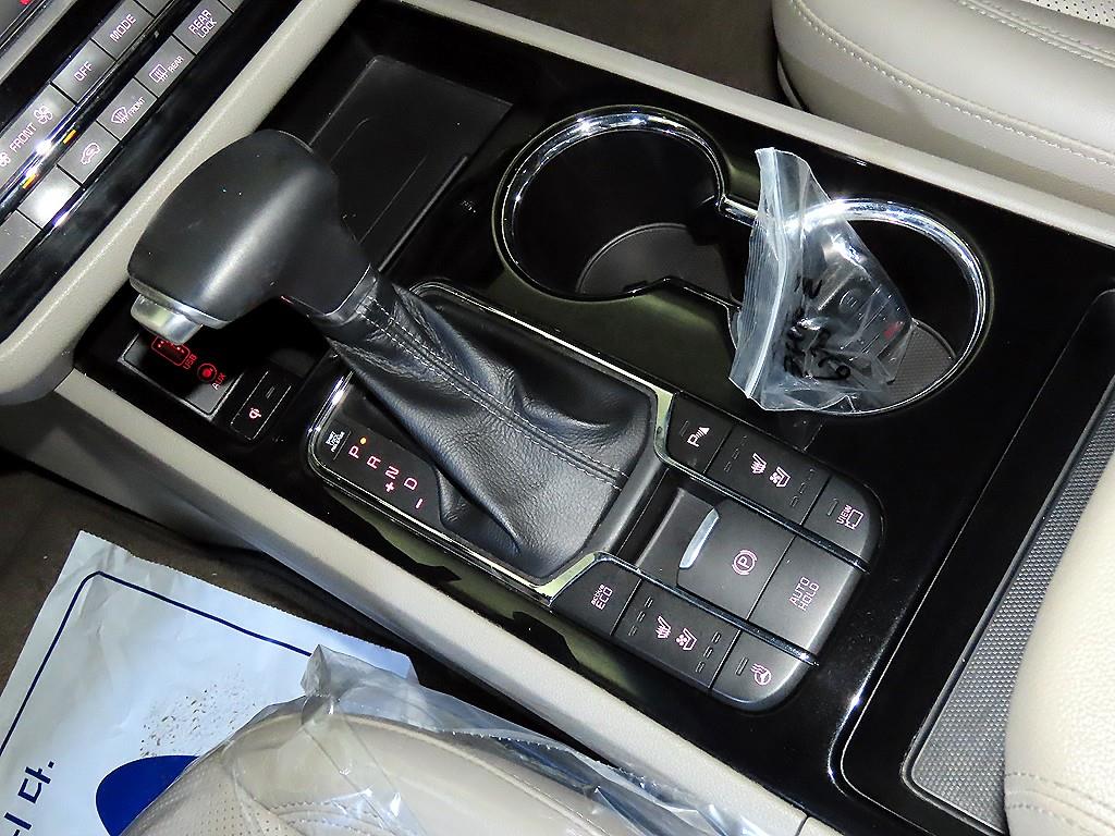 KIA Carnival - Vista 12