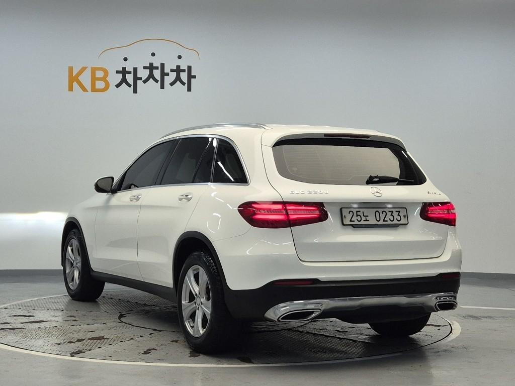 Mercedes Benz GLC Class - Vista 3