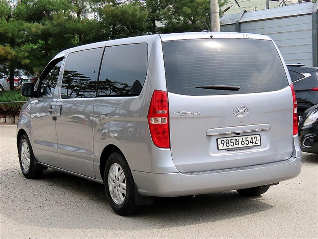 HYUNDAI Starex - Vista 3